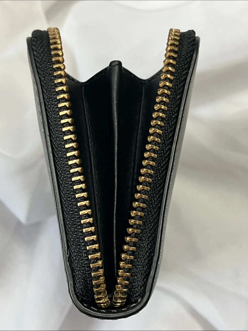 Smooth Leather Slim Accordion Zip Wallet